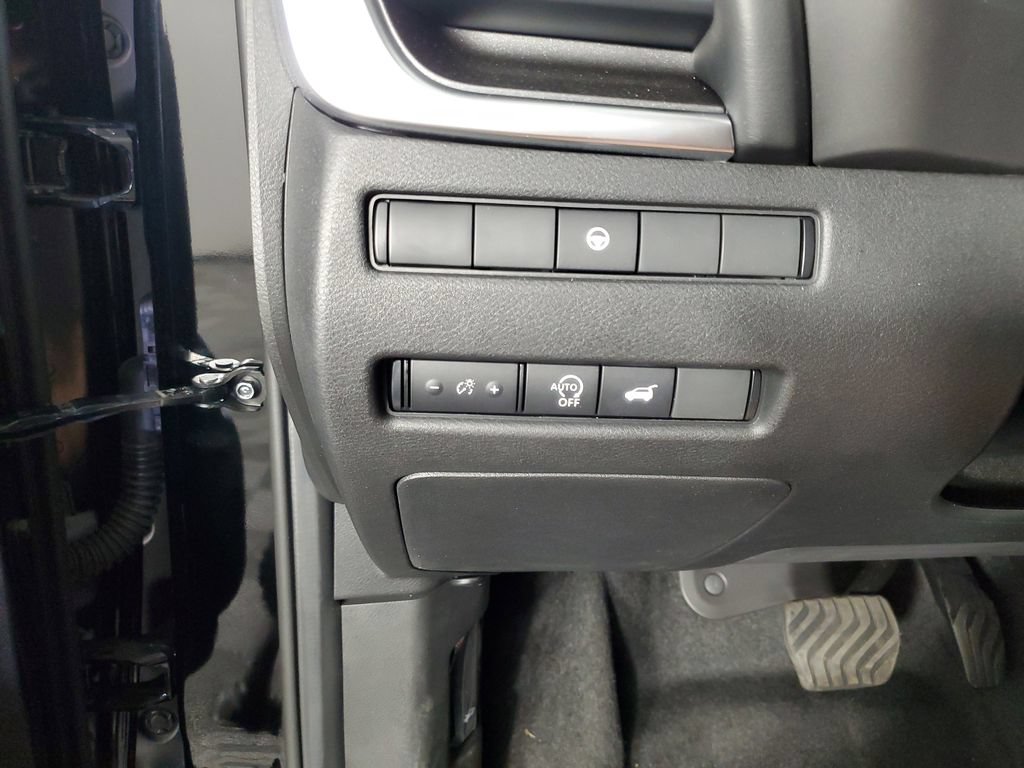 Used 2025 Nissan Rogue SV FWD image 28