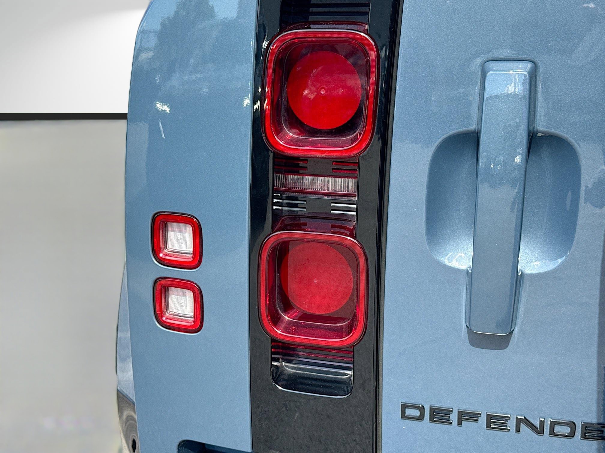 Used 2024 Land Rover Defender 110 X-Dynamic SE AWD/4WD image 10