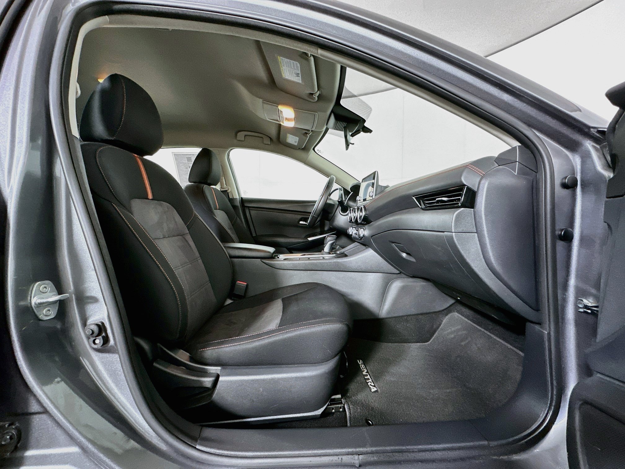 Used 2025 Nissan Sentra SR FWD image 30