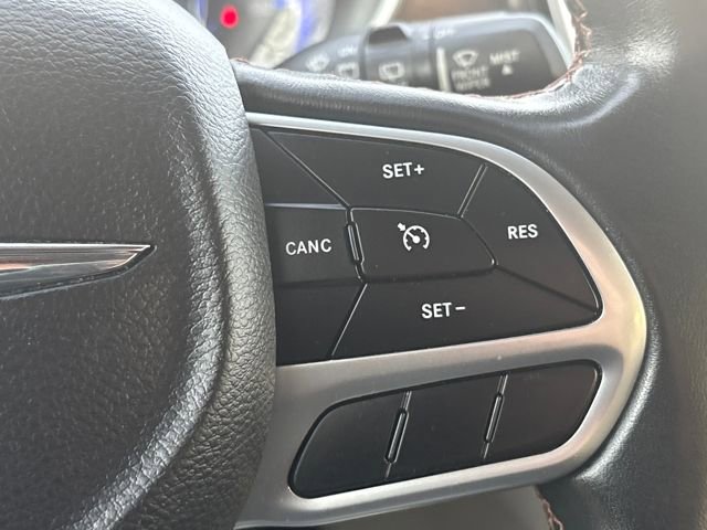 Used 2018 Chrysler Pacifica Touring-L w/ Tire & Wheel Group image 19