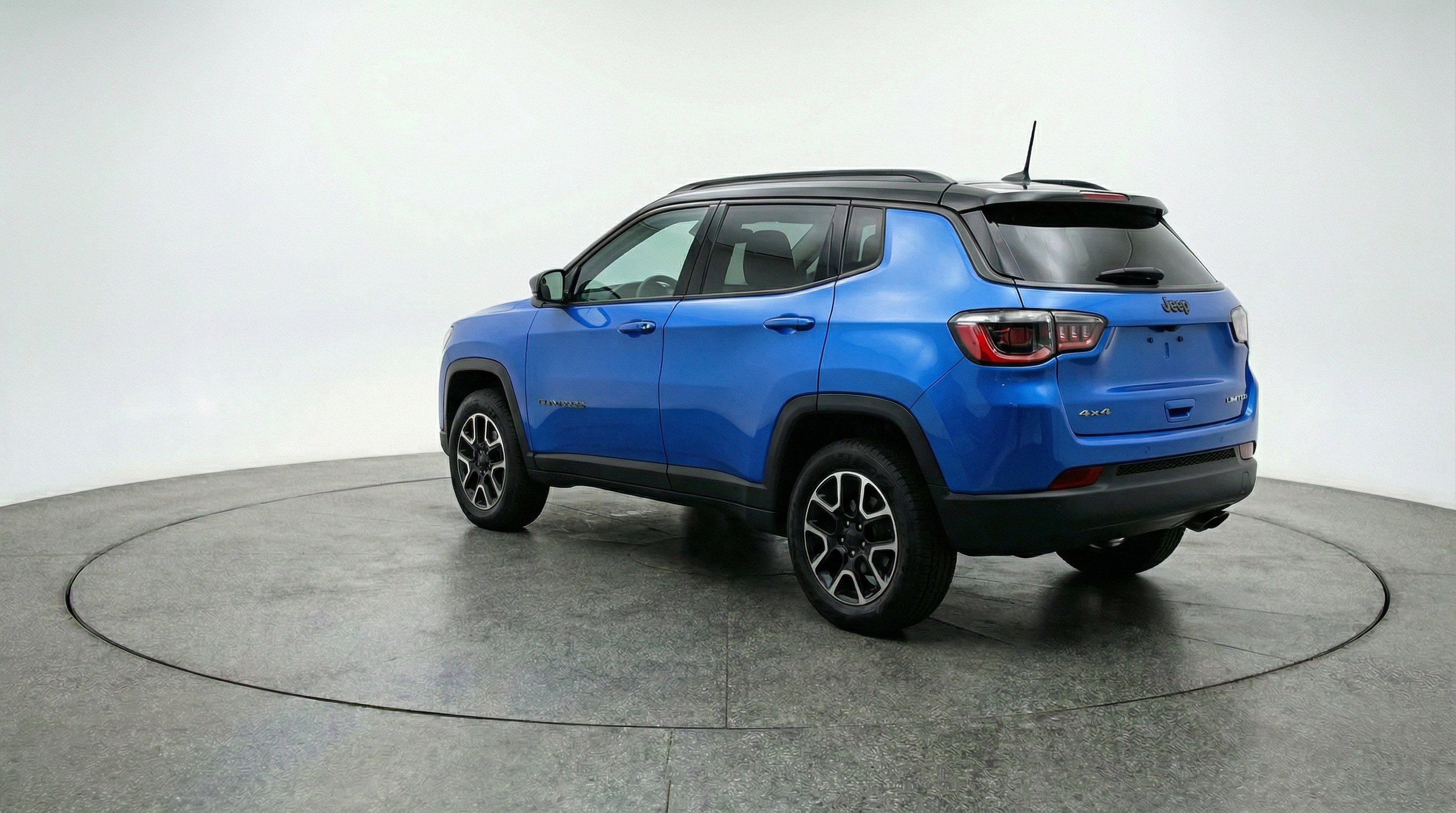Used 2025 Jeep Compass Trailhawk AWD/4WD image 6