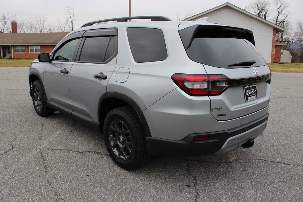 Used 2025 Honda Pilot TrailSport image 7