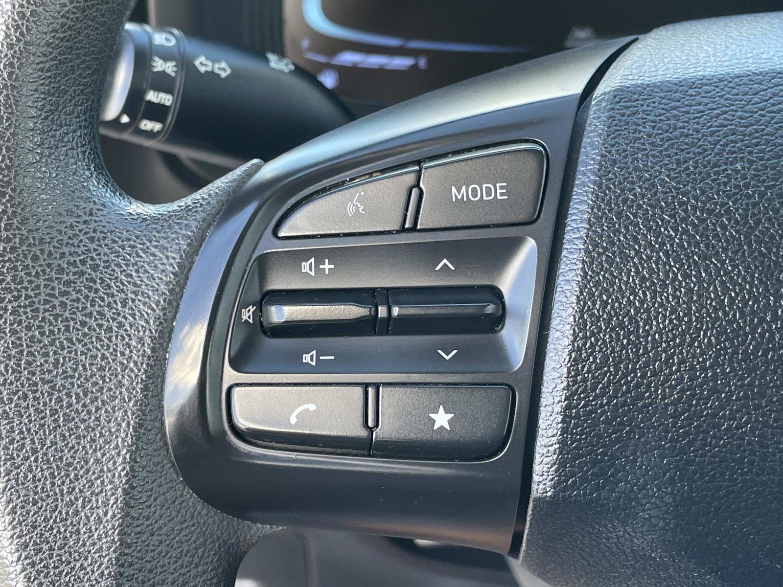 Certified 2023 Hyundai Venue SE image 8