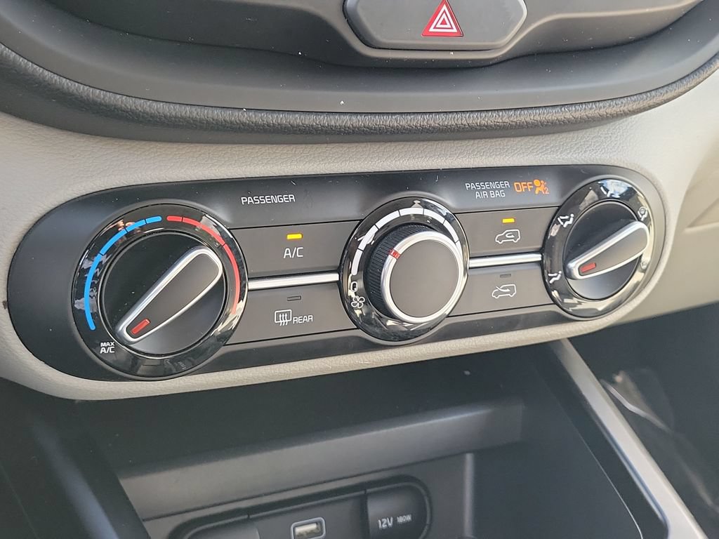 Used 2025 Kia Soul LX FWD image 16