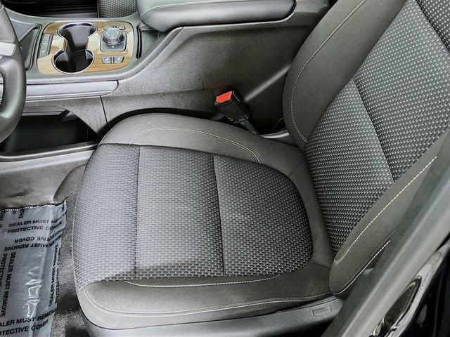 Used 2023 GMC Acadia SLE image 18