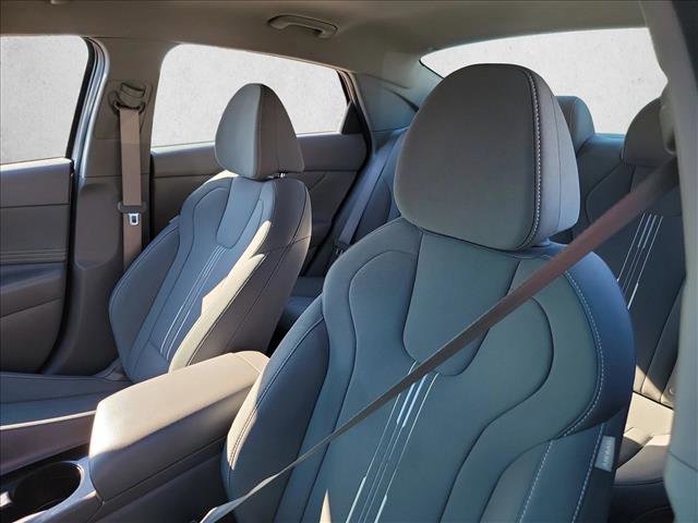 Used 2023 Hyundai Elantra SEL w/ Convenience Package image 12
