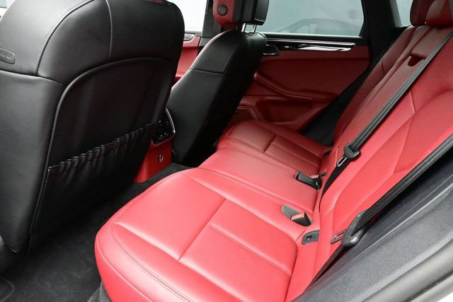 Certified 2025 Porsche Macan AWD/4WD image 15