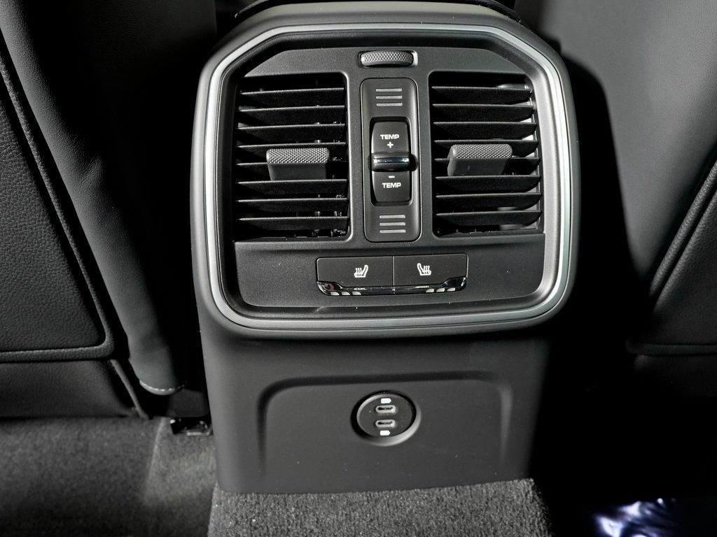 Certified 2026 Porsche Macan S AWD/4WD image 34