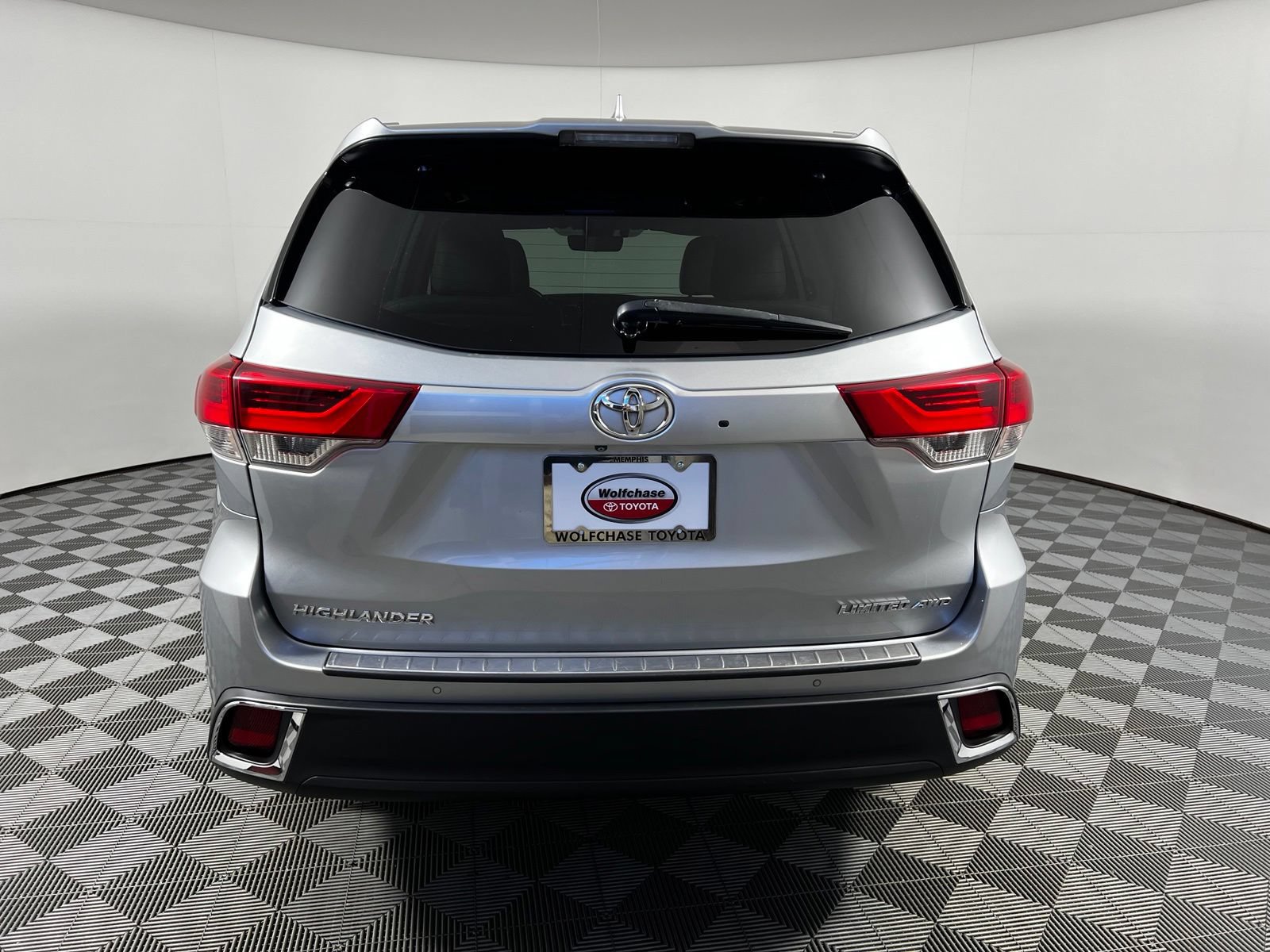 Used 2018 Toyota Highlander Limited Platinum AWD/4WD image 6