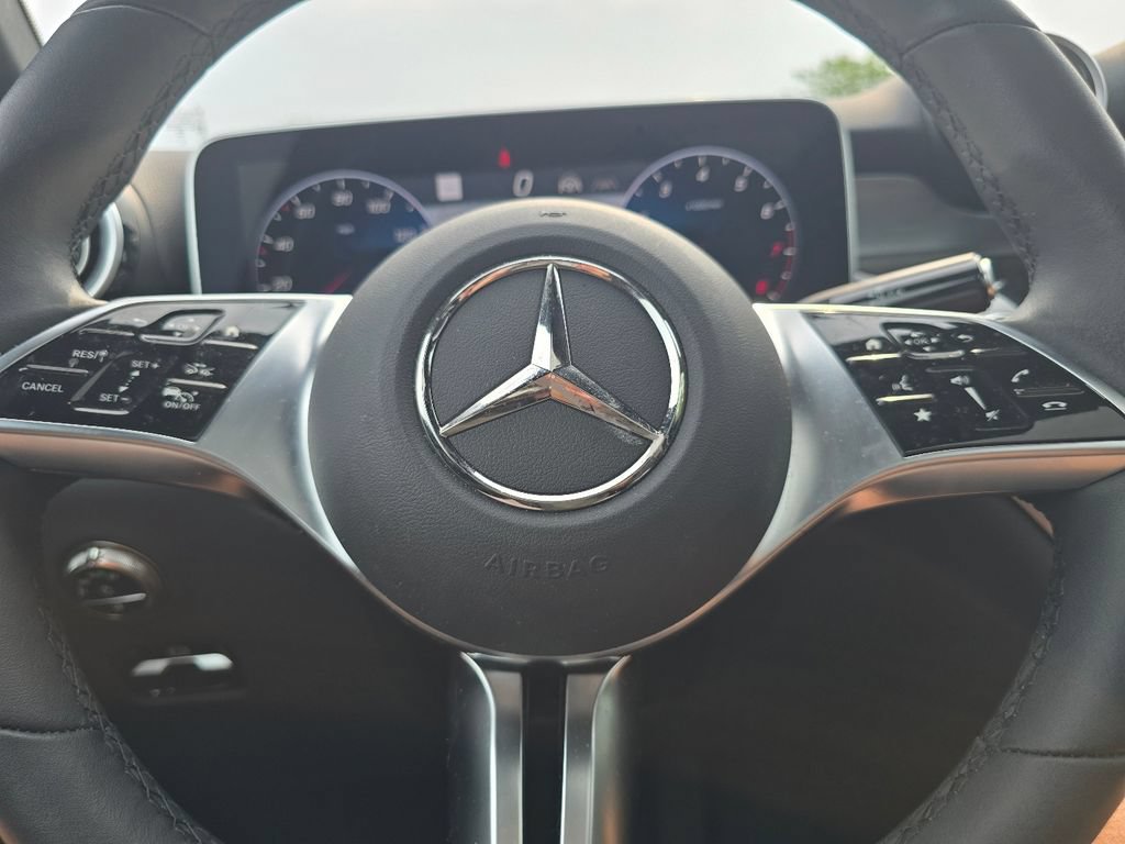 Used 2026 Mercedes-Benz GLC 300 4MATIC image 29