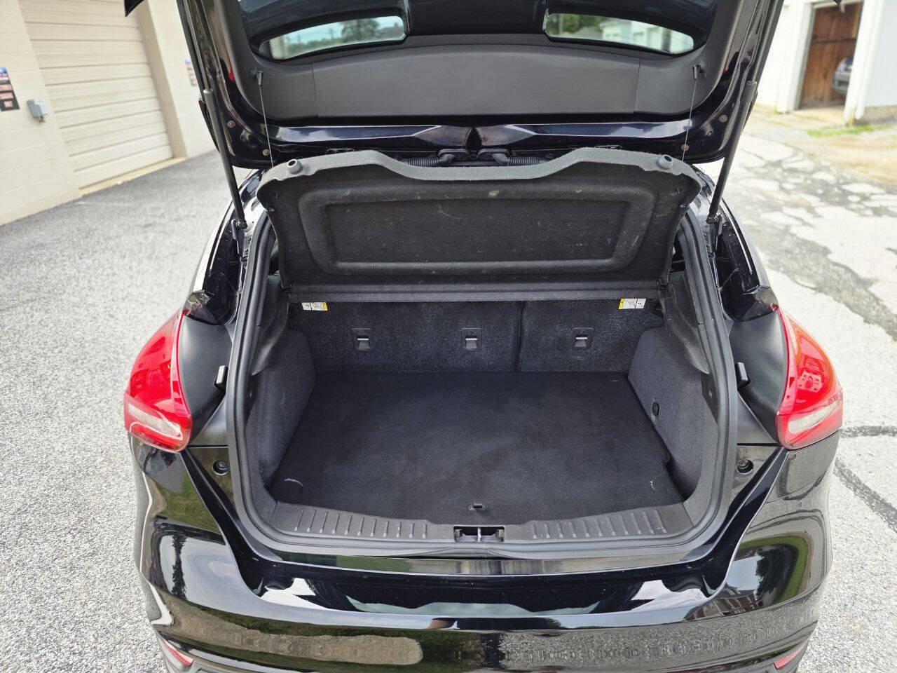 Used 2018 Ford Focus ST FWD image 24