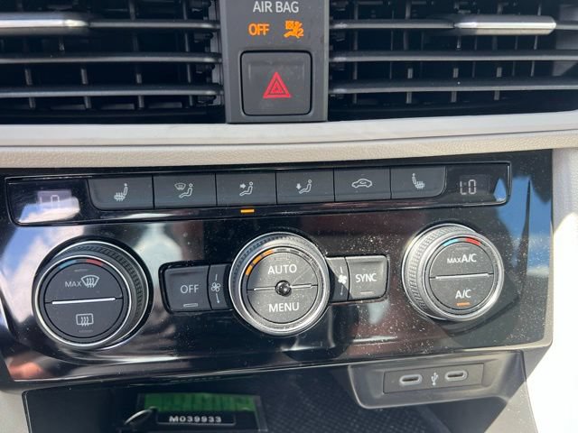Used 2023 Volkswagen Jetta SE w/ Panoramic Sunroof Package FWD image 6