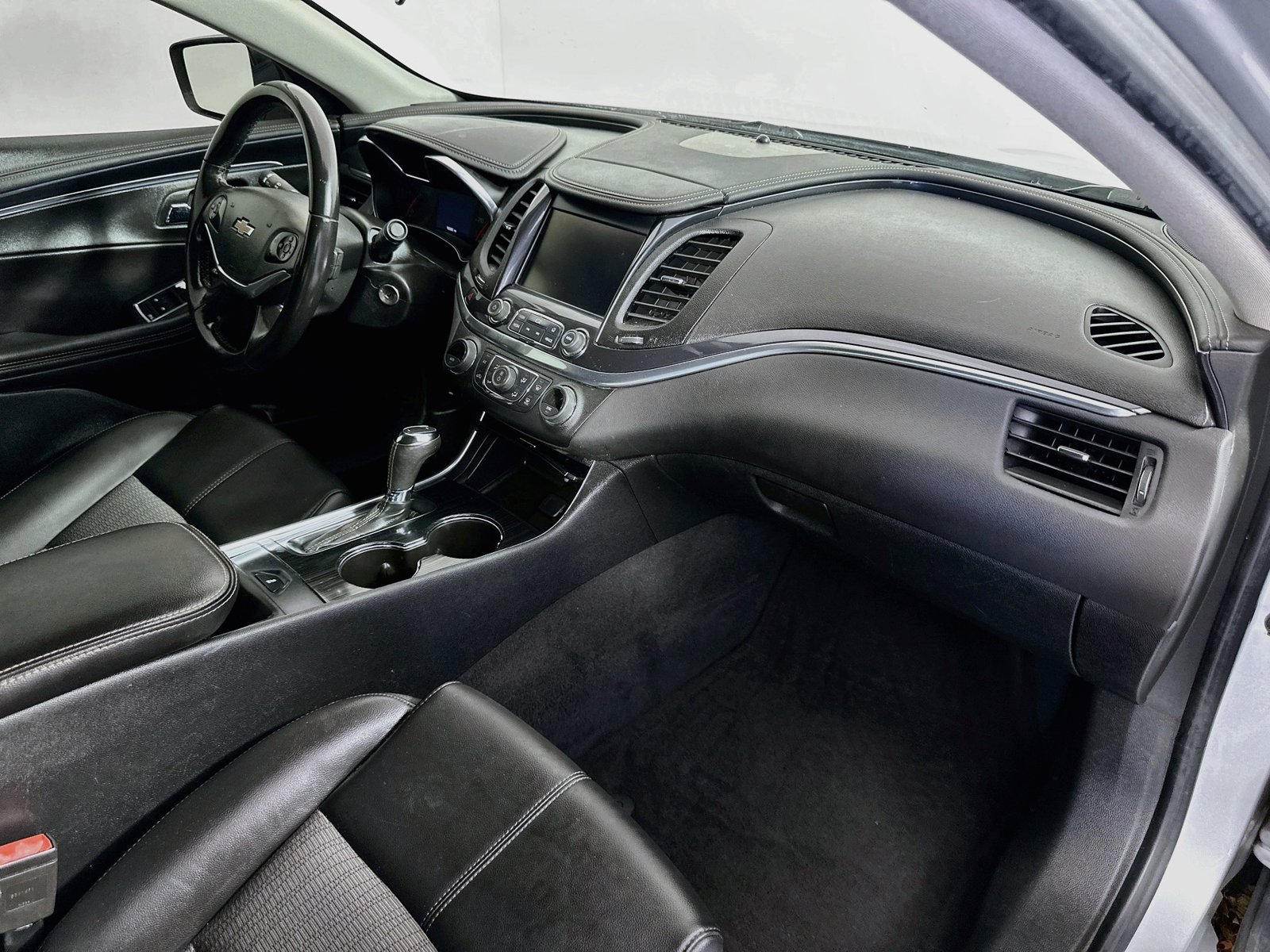 Used 2017 Chevrolet Impala LT FWD image 25