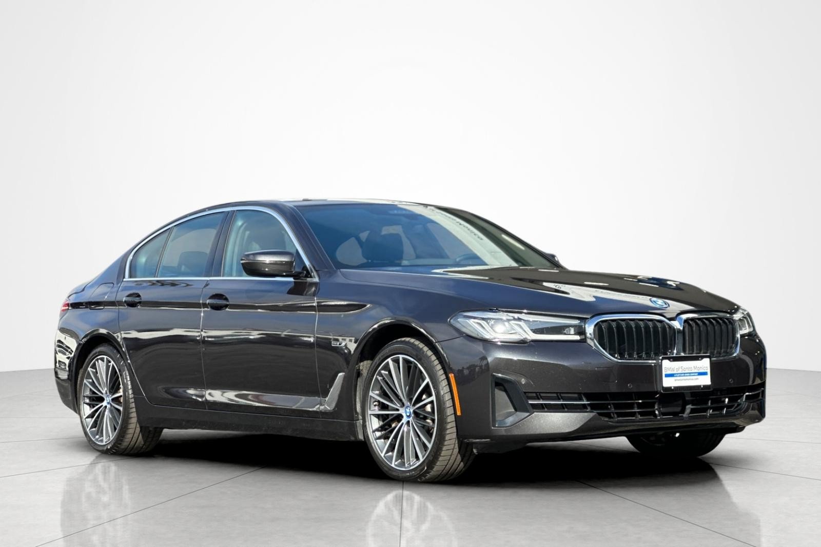 Used 2023 BMW 530e xDrive w/ Premium Package AWD/4WD image 7