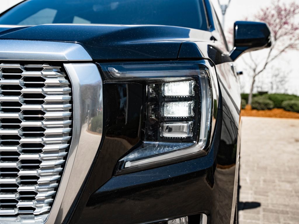 Used 2021 GMC Yukon Denali w/ Denali Premium Package image 15