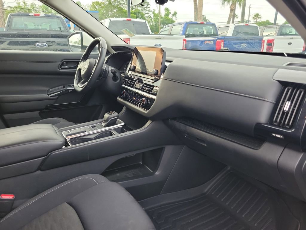 Used 2024 Nissan Pathfinder SV FWD image 36