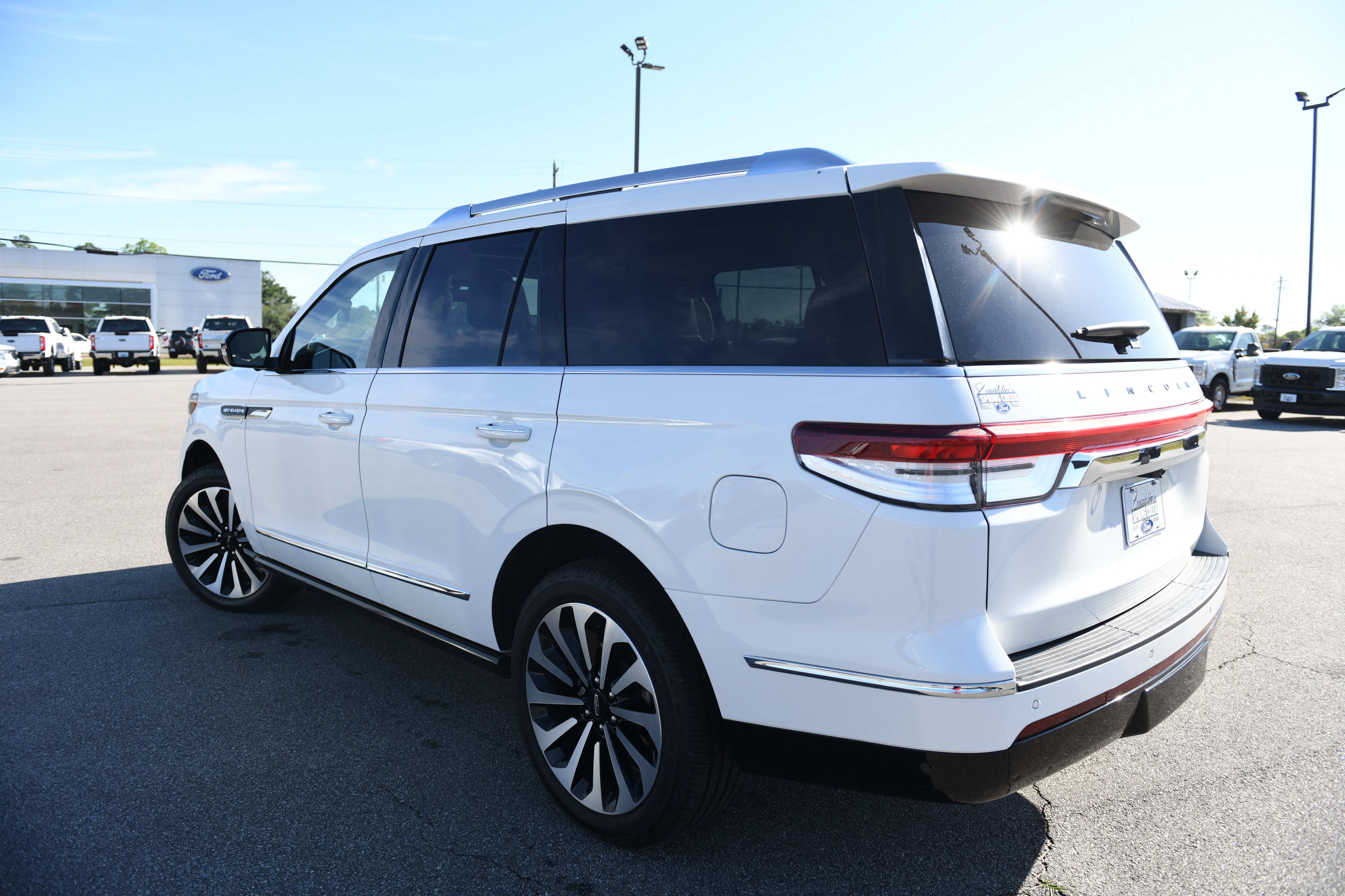 Used 2022 Lincoln Navigator Reserve AWD/4WD image 7