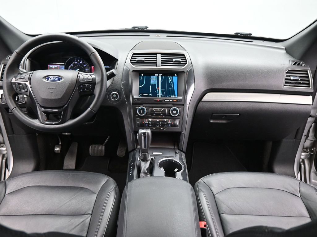 Certified 2018 Ford Explorer XLT w/ Equipment Group 202A image 21