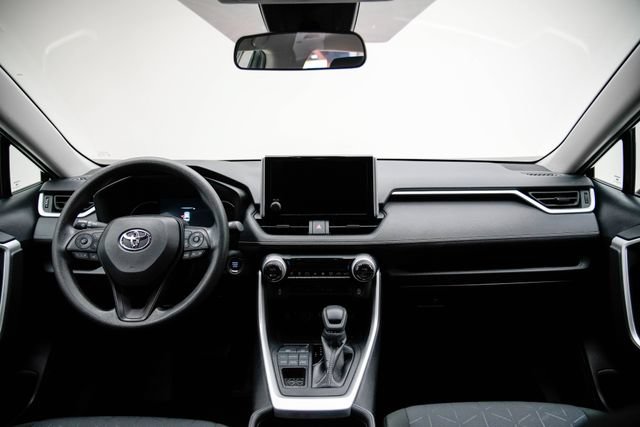 Used 2025 Toyota RAV4 XLE AWD/4WD image 27