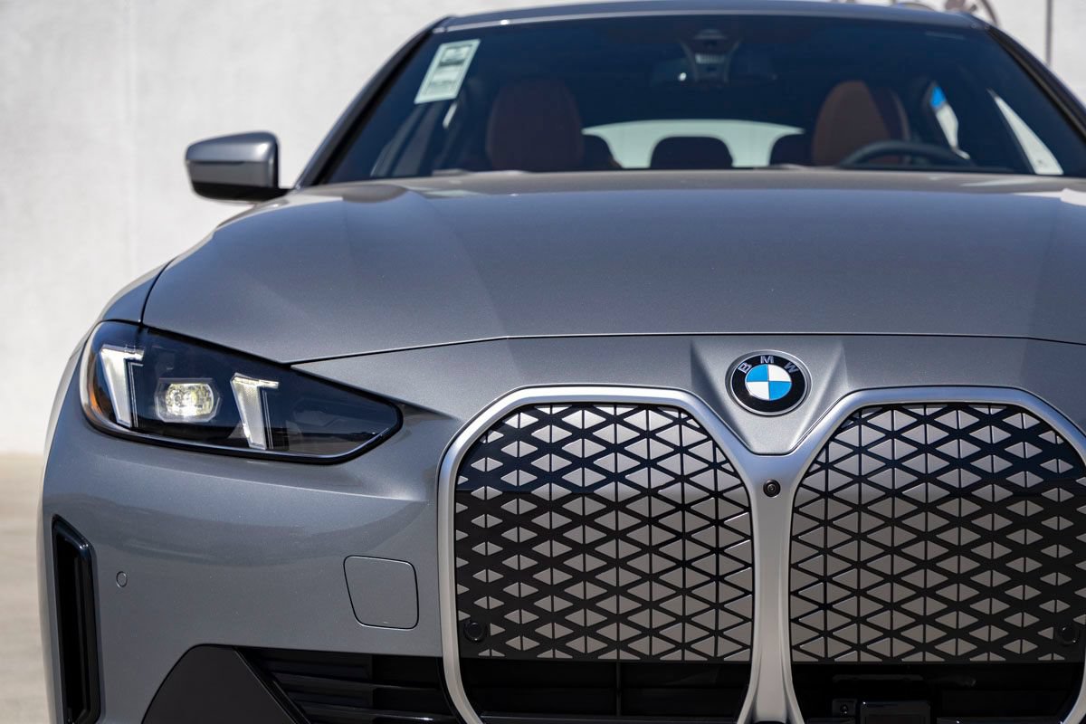 New 2026 BMW i4 eDrive40 w/ Premium Package RWD image 9