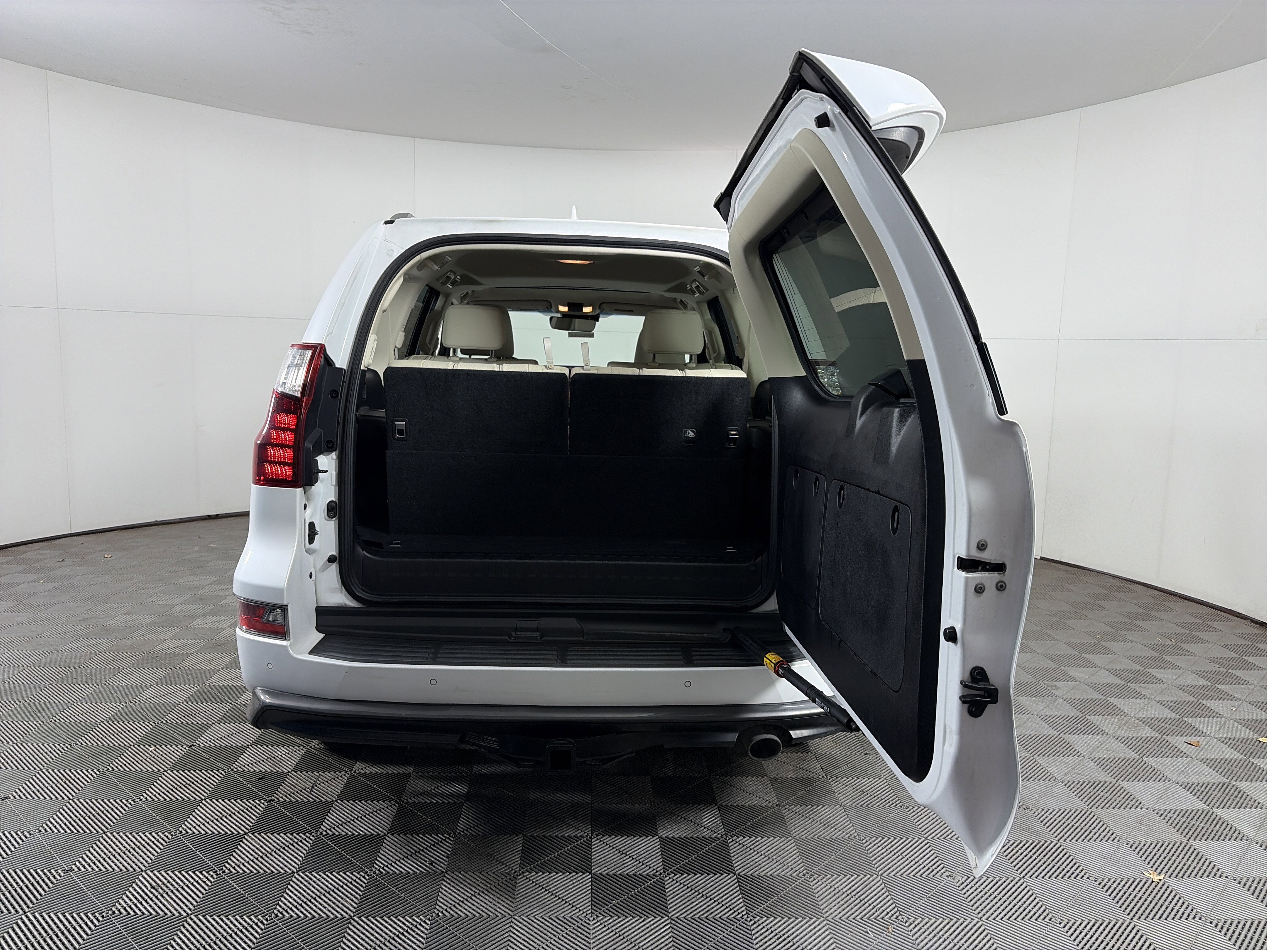 Used 2021 Lexus GX 460 Luxury w/ Sport Design Package image 19