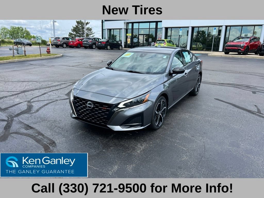 Used 2023 Nissan Altima 2.5 SR AWD/4WD image 2