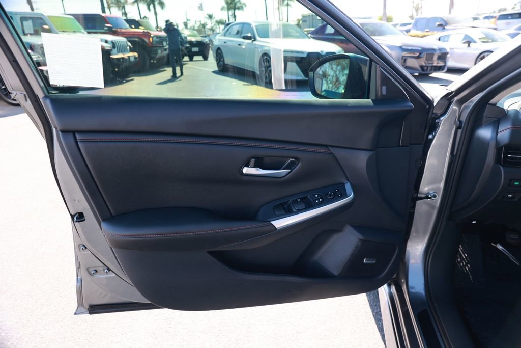 Used 2025 Nissan Sentra SR w/ SR Premium Package FWD image 16