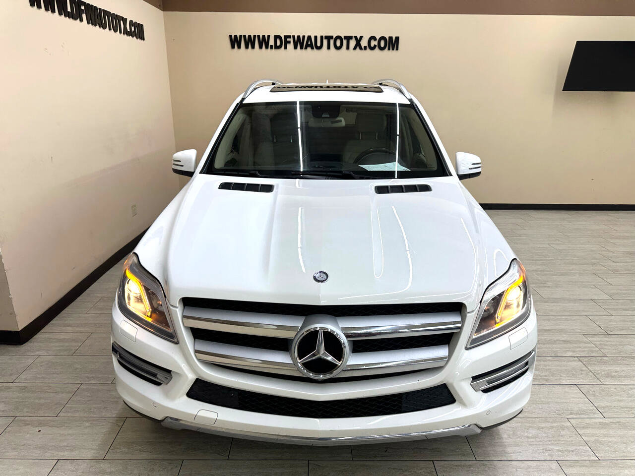 Used 2016 Mercedes-Benz GL 450 4MATIC w/ Premium I Package image 4