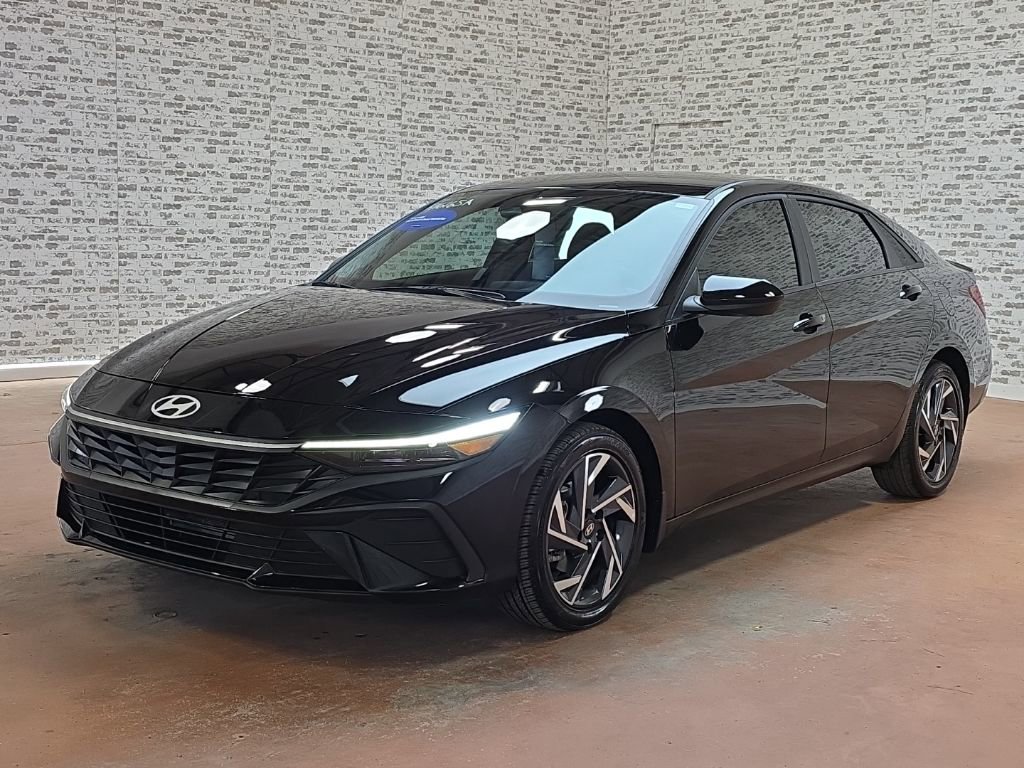 Certified 2025 Hyundai Elantra Sport image 3