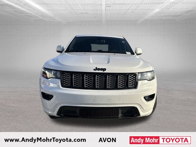 Used 2017 Jeep Grand Cherokee Altitude AWD/4WD image 3