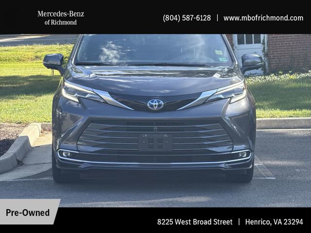 Used 2025 Toyota Sienna Platinum image 10