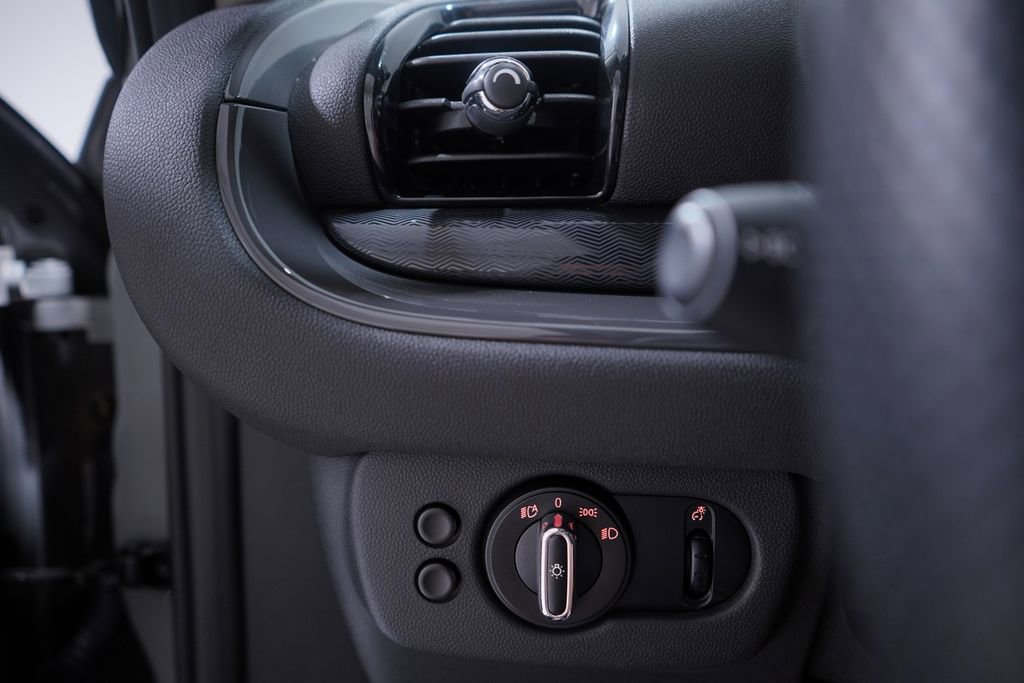 Used 2016 MINI Cooper Clubman FWD image 19