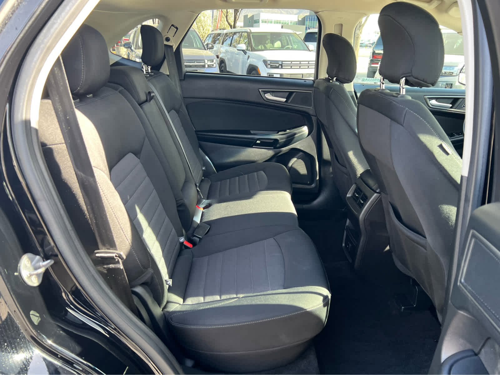Used 2017 Ford Edge SE image 25
