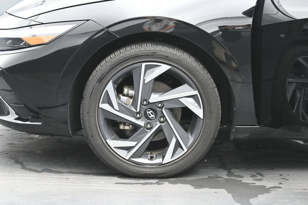 Certified 2026 Hyundai Elantra Limited w/ Cargo Package FWD image 30