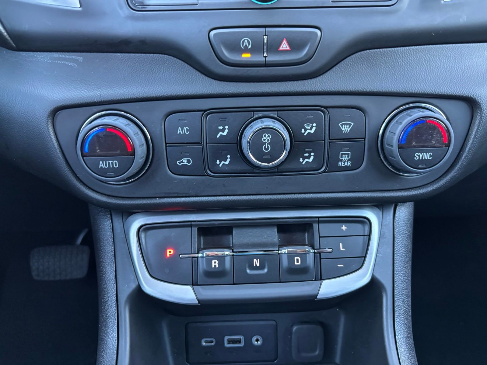 Used 2022 GMC Terrain SLE w/ Driver Convenience Package image 26