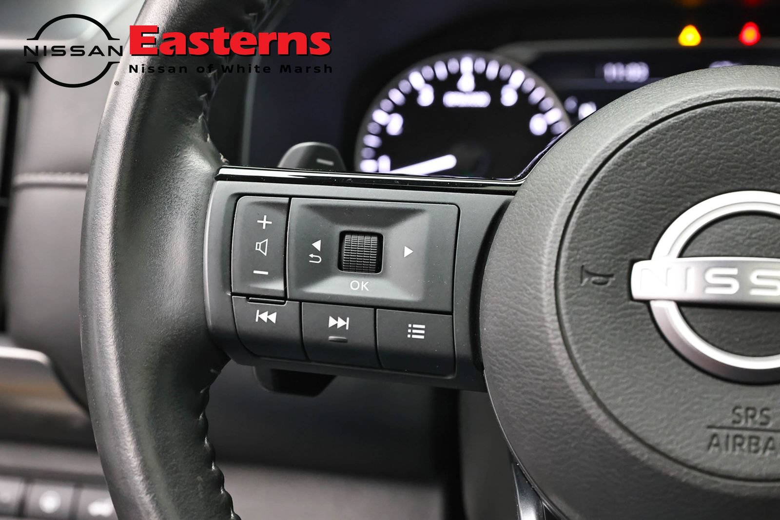 Used 2024 Nissan Pathfinder SL AWD/4WD image 16