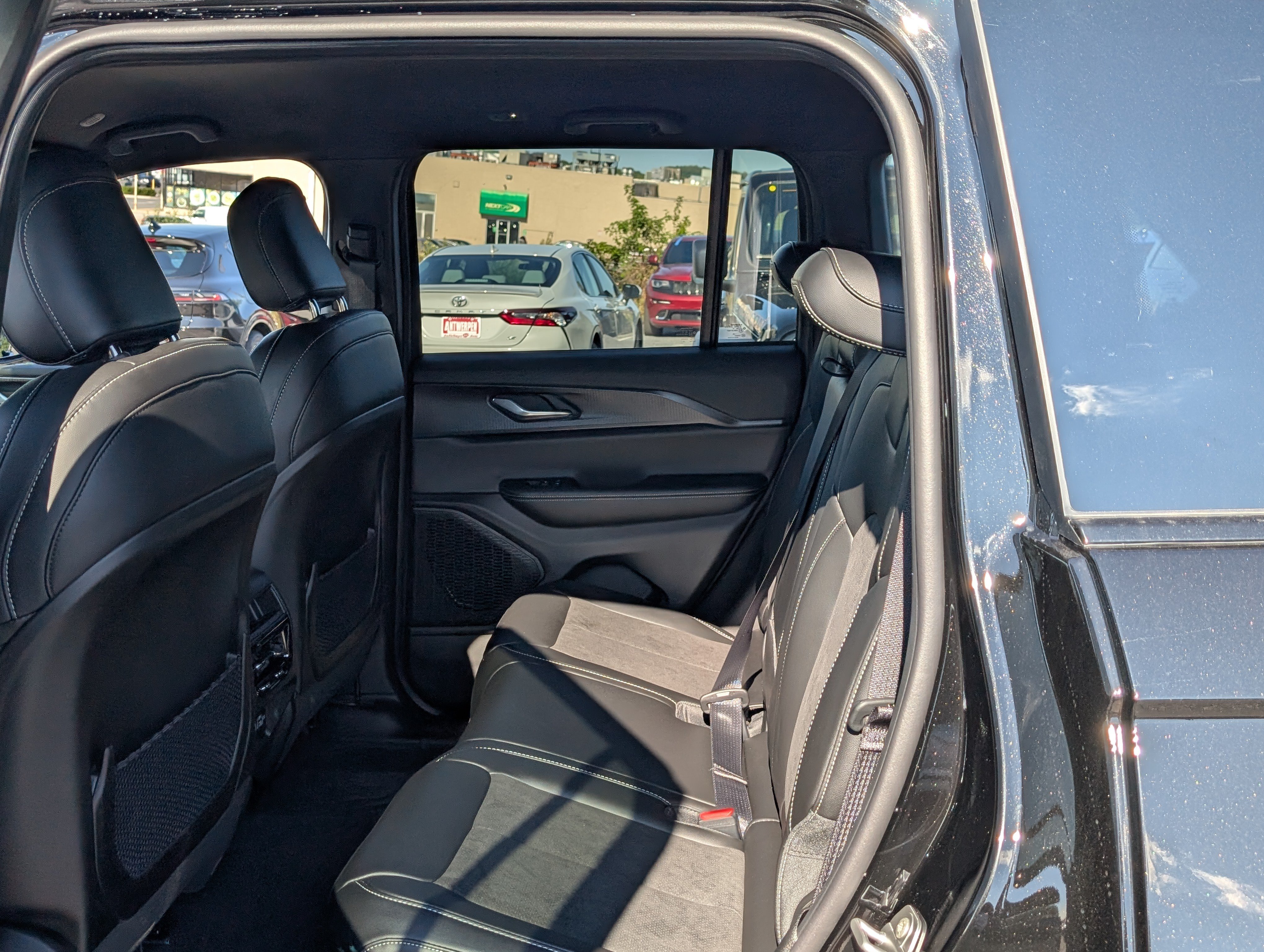 New 2025 Jeep Grand Cherokee Altitude AWD/4WD image 13