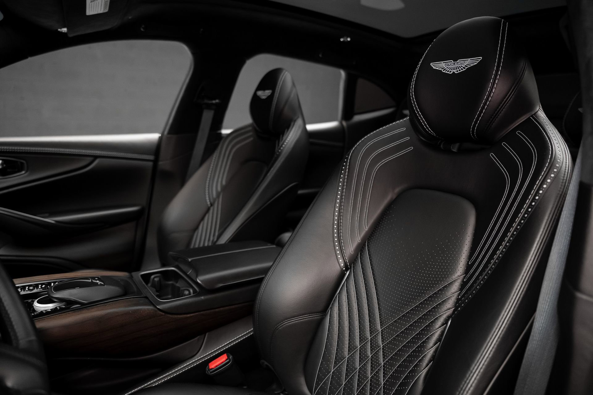 Used 2021 Aston Martin DBX AWD/4WD image 39