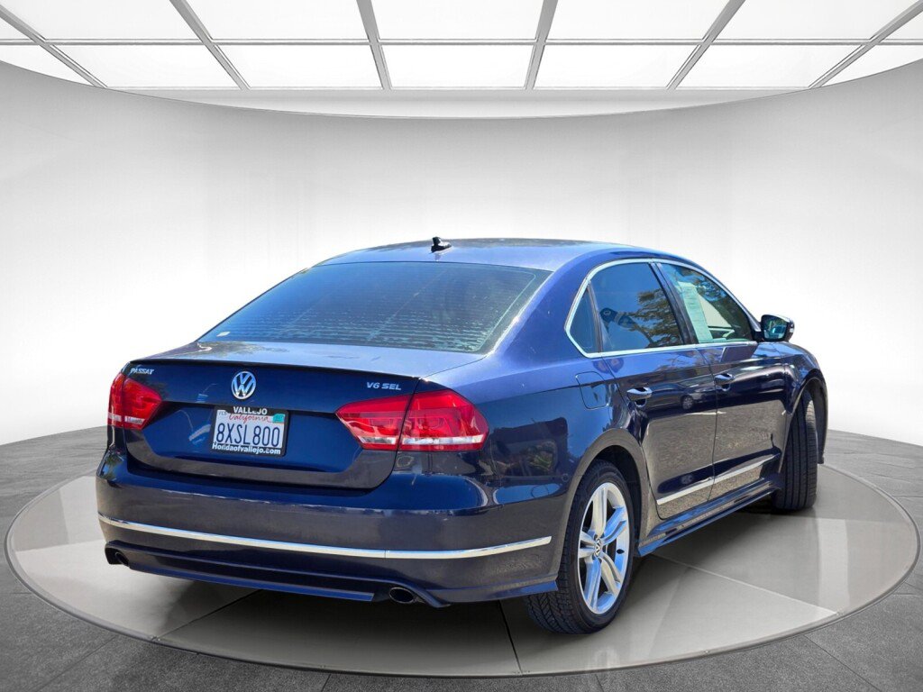 Used 2015 Volkswagen Passat 3.6 SEL Premium FWD image 3