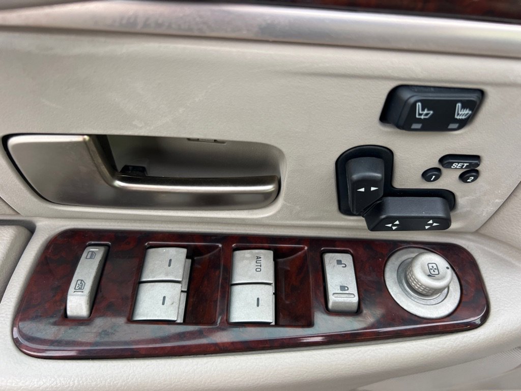 Used 2009 Lincoln Town Car Signature Limited image 11