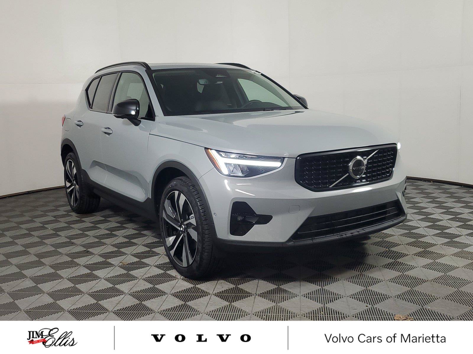 New 2026 Volvo XC40 B4 Plus w/ Protection Package Premier