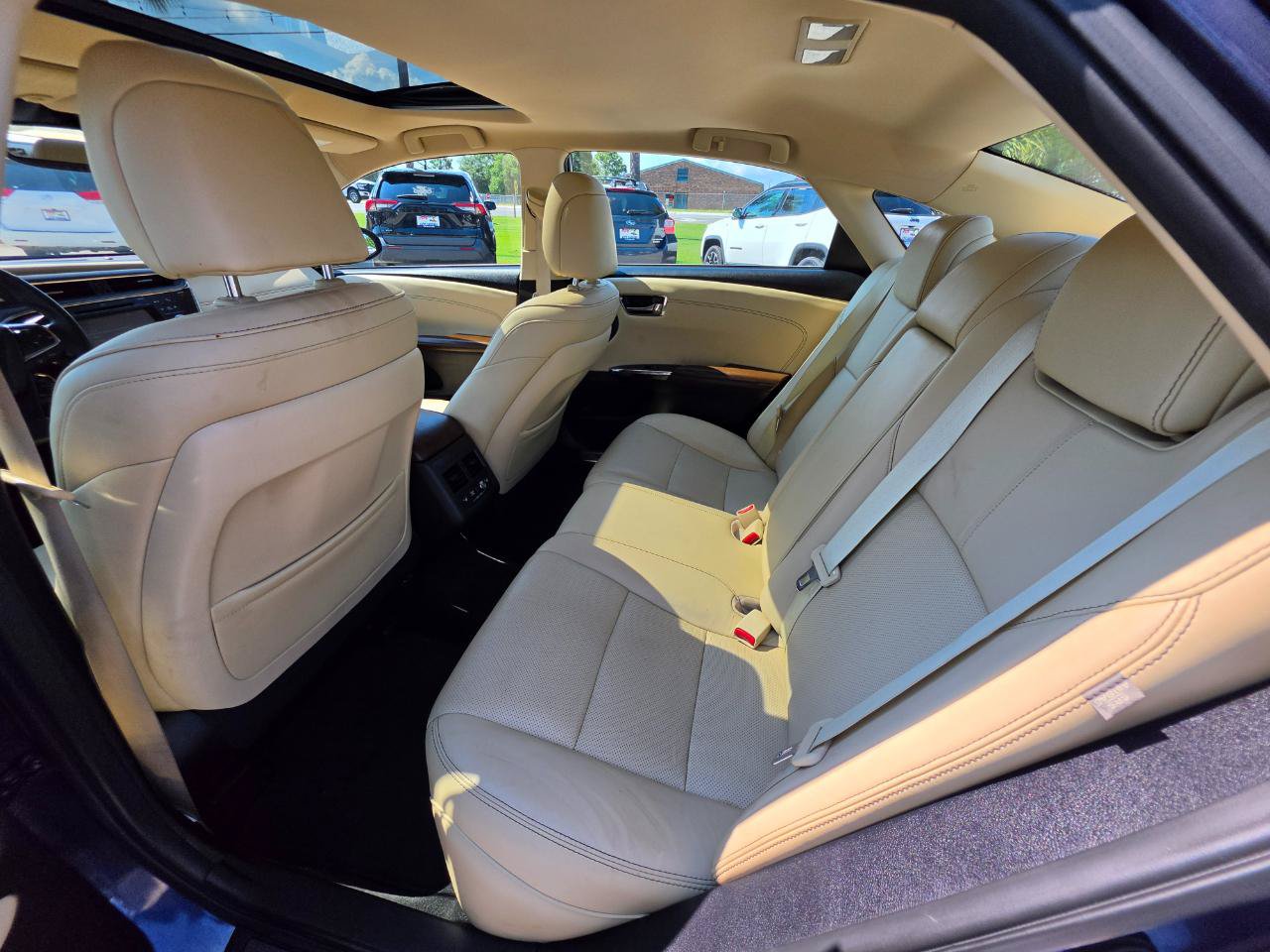 Used 2017 Toyota Avalon Limited FWD image 11