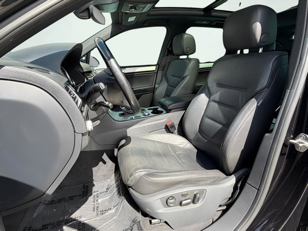 Used 2017 Volkswagen Touareg Wolfsburg Edition image 18