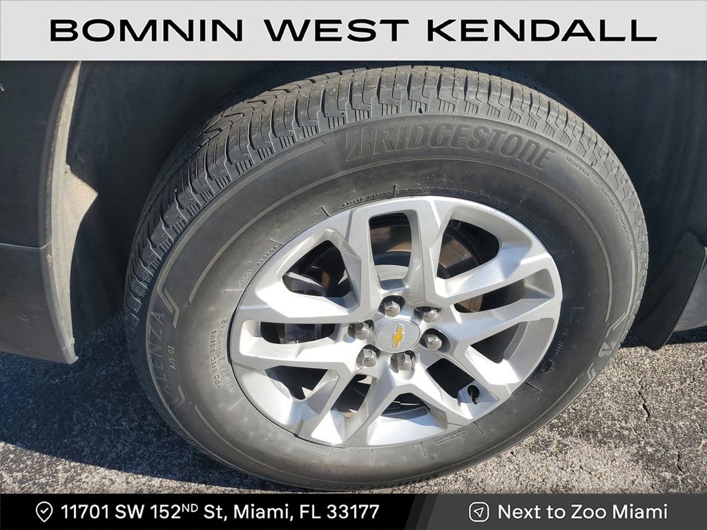 Used 2023 Chevrolet Traverse LS image 9