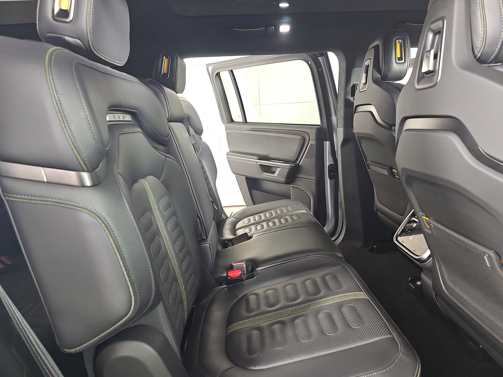 Used 2025 Rivian R1S Adventure AWD/4WD image 23