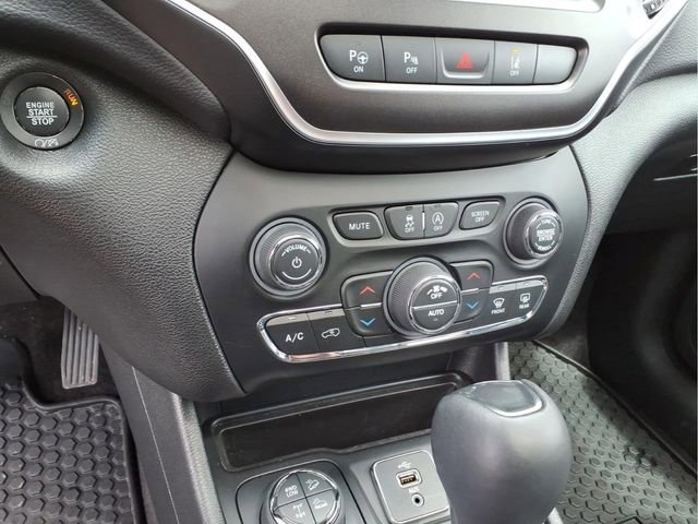 Used 2019 Jeep Cherokee Trailhawk image 23