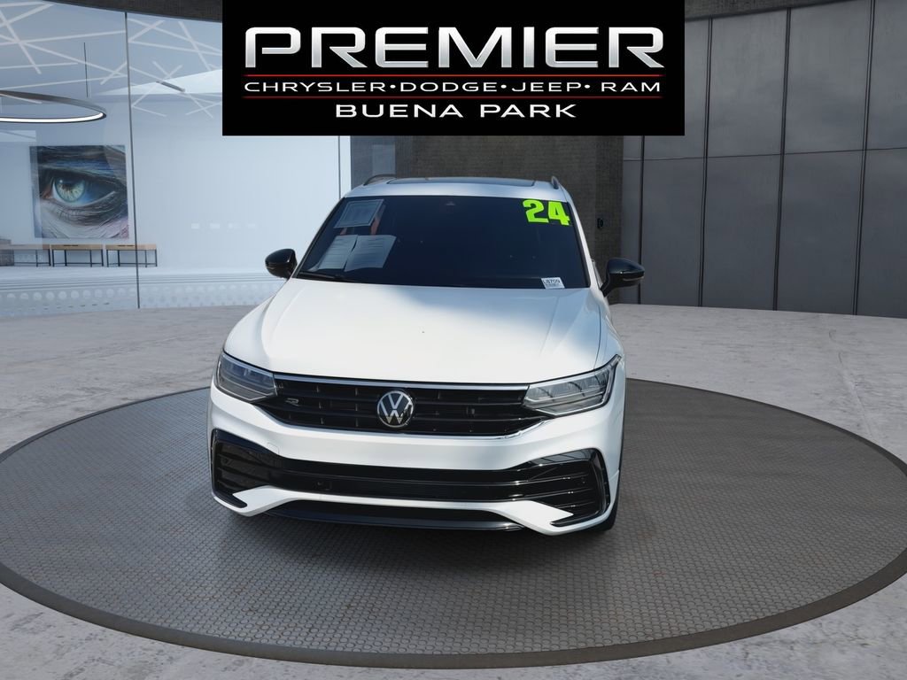 Used 2024 Volkswagen Tiguan SE R-Line image 3