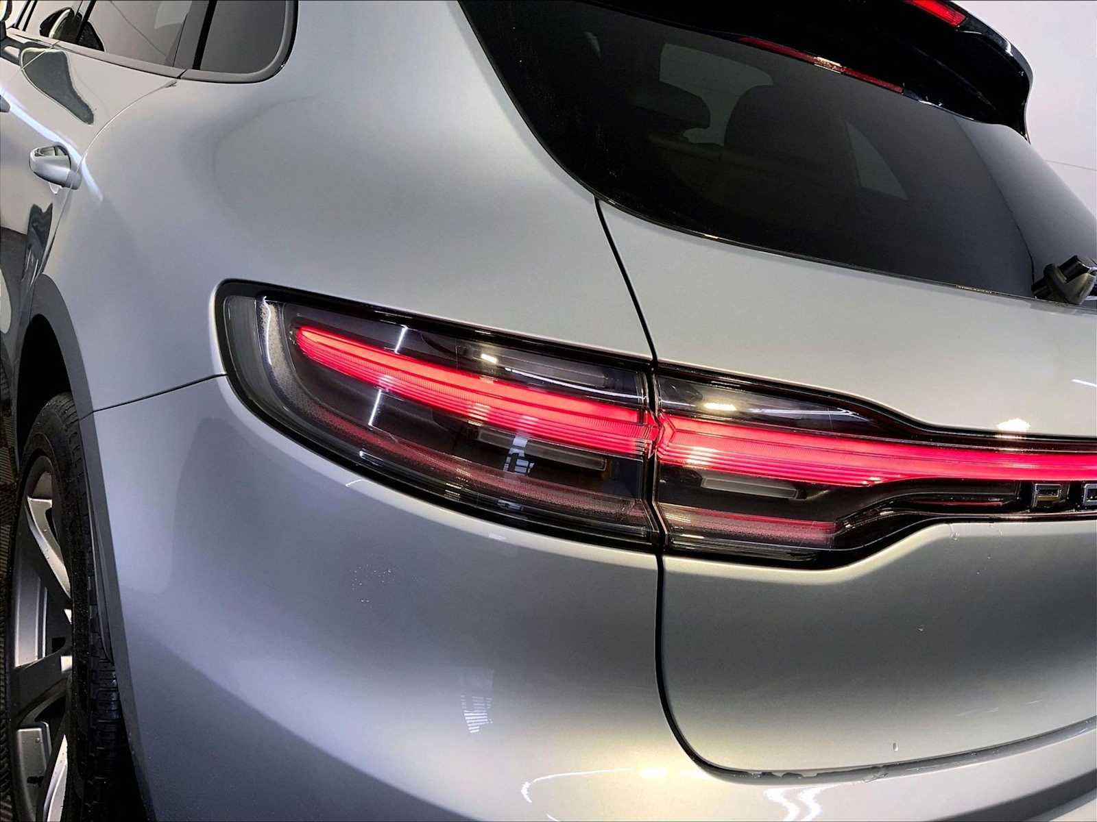 Certified 2023 Porsche Macan image 30