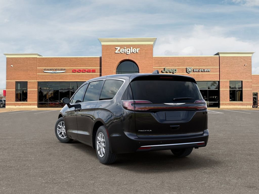 New 2026 Chrysler Pacifica Select image 3