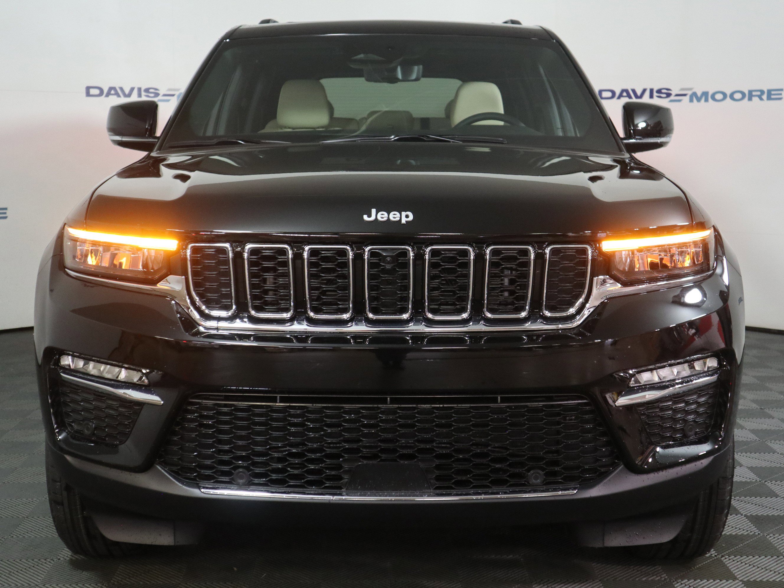 New 2025 Jeep Grand Cherokee Limited w/ Luxury Tech Group II image 13